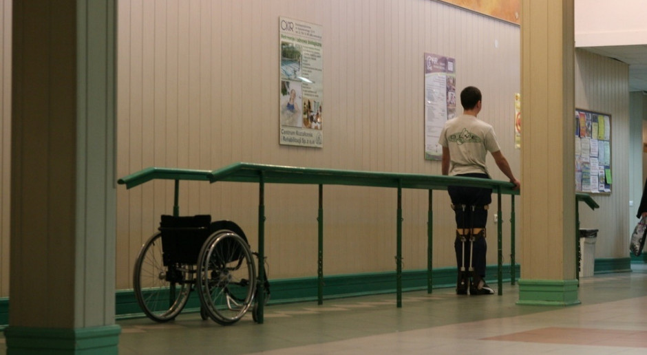 Łódź: pomagają w reedukacji chodu niepełnosprawnych dzieci