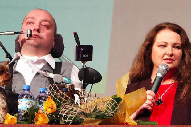 Janusz Świtaj i Anna Dymna Fot. Archiwum Janusz Świtaj zwyciężył w tegorocznej edycji konkursu "Człowiek bez barier"