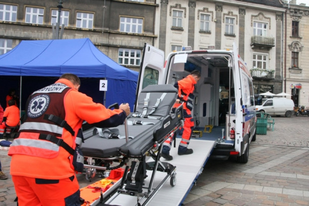 Fot. KPR Kraków: karetka przewiozła 200-kilogramowego pacjenta