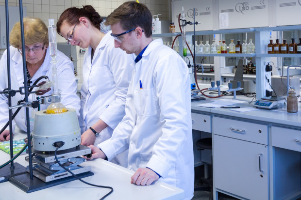 Na zdj. laboratorium SUM (zdjęcie ilustracyjne) Kolejne uczelnie niemedyczne zabiegają o możliwość kształcenia lekarzy
