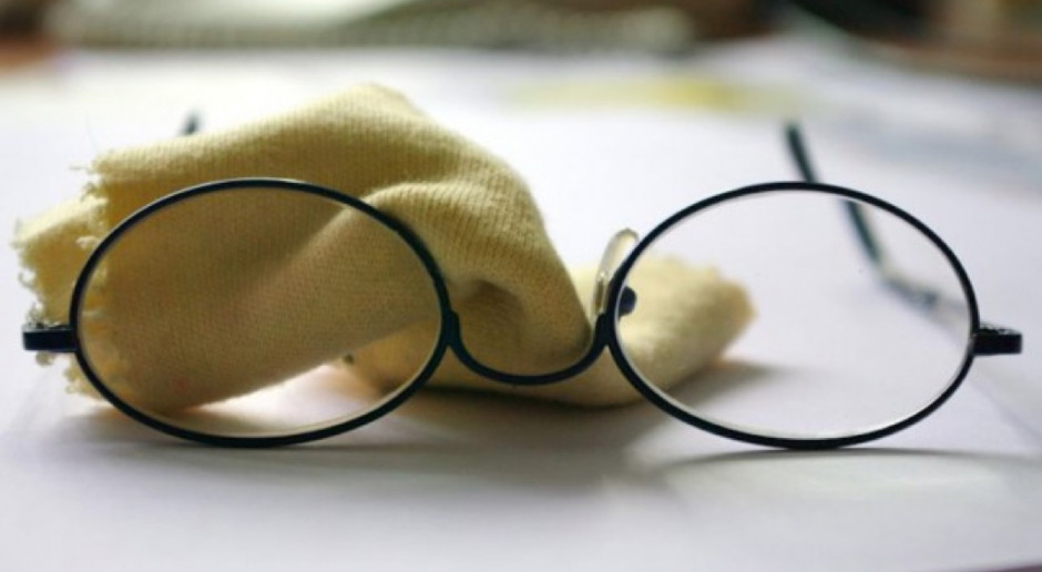 USA: inżynierowie opracowali okulary, które same dostosowują swoją ostrość