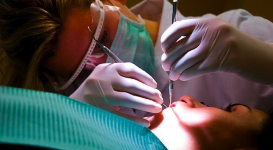 Polacy boją się dentysty z powodu bólu