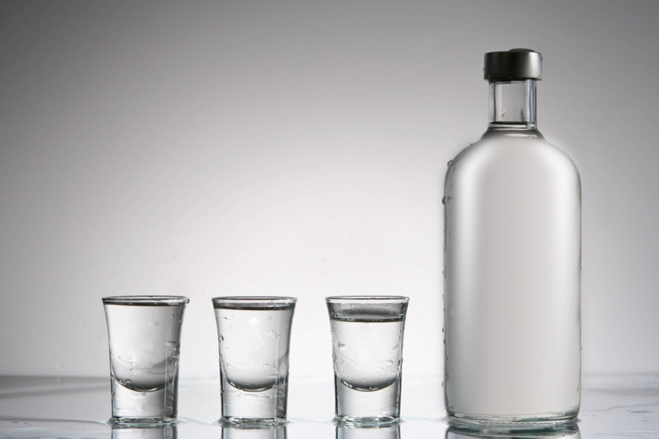 Postulat samorządowców dotyczy odgórnego zakazu sprzedaży małpek, tj. 200 ml i mniejszych lub znaczny wzrost cen sprzedaży, np. wzrost akcyzy. Fot. Fotolia Samorządowcy naciskają na Ministerstwo Zdrowia w sprawie "małpek"