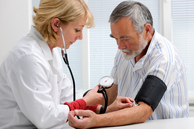 W przygotowywanym projekcie niemal na pewno znajdzie się rekomendacja zwiększenia zakresu badań diagnostycznych Fot. Shutterstock Lekarz POZ powinien koordynować leczenie swoich pacjentów