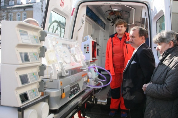 Małopolskie: nowy ambulans zastąpi wysłużoną karetkę neonatologiczną