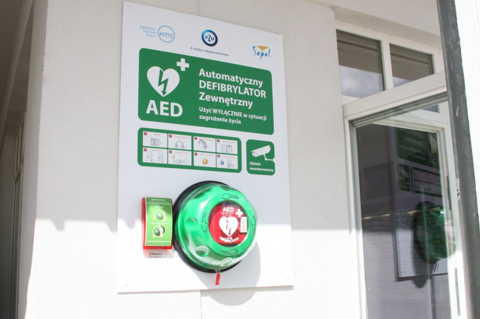 Automatyczny defibrylator zewnętrzny AED. Fot. Archiwum Defibrylatory AED ze specjalnymi obudowami w urzędach w Poznaniu