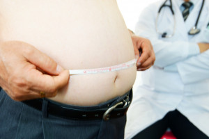 Naukowcy: otyłość brzuszna zwiększa ryzyko kolejnego zawału lub udaru