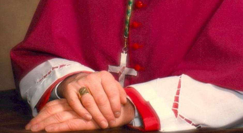 Wielkopolskie: biskup zaleca podawanie hostii do ręki - chodzi o zagrożenie WZW A
