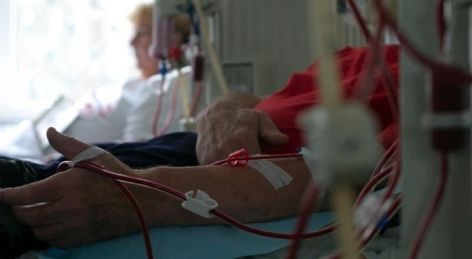 Raport: dużym problemem rozproszony charakter opieki nad chorymi na nerki