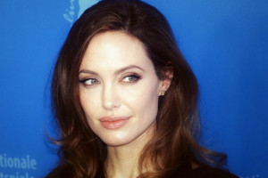 Angelina Jolie: przeszłam profilaktyczną operację usunięcia jajników