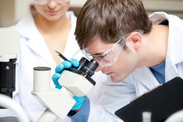 Unikalną cechą tego projektu badawczego jest wykorzystanie małocząsteczkowych markerów chemicznych zawierających izotopy metali ciężkich do oznaczania aktywności wybranych enzymów. Fot. Archiwum (zdjęcie ilustracyjne) Wrocław: te badania pozwolą lepiej zrozumieć biologię nowotworów
