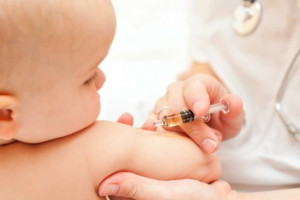 Fińska minister proponuje uzależnienie wypłacania świadczeń na dzieci od szczepień