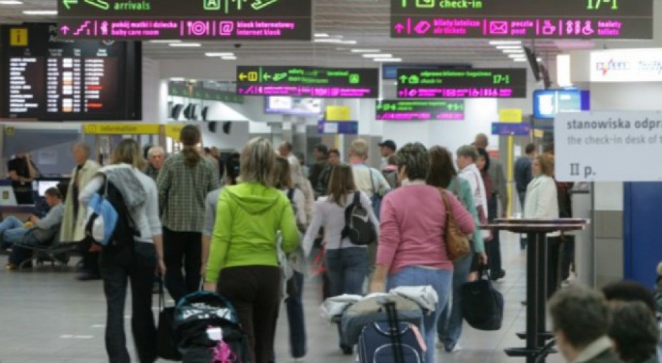 Paryż: ratownicy na lotnisku de Gaulle'a dostaną tablety z wirtualnym tłumaczem