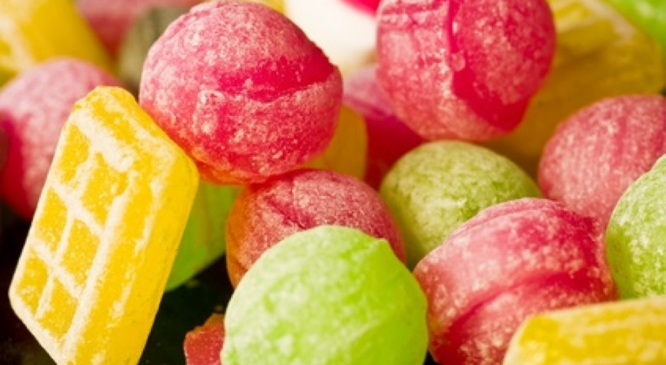 Badania: dlaczego w stresie sięgamy po słodycze?