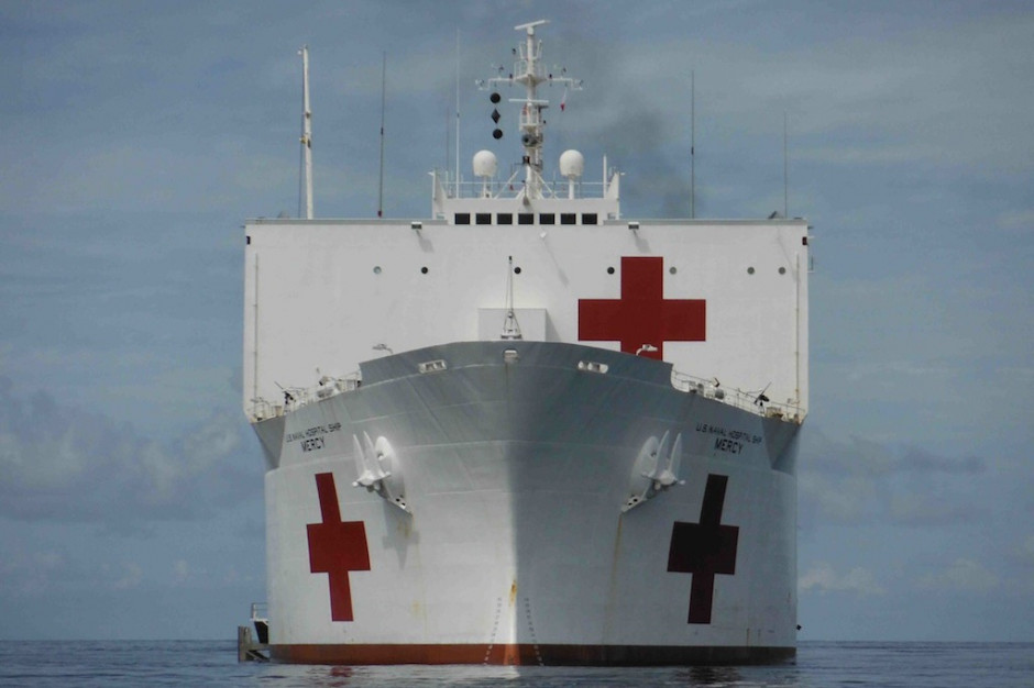 Na zdj. pływający szpital "Mercy", Fot. strona US Navy Armia USA posiada dwa największe pływające szpitale