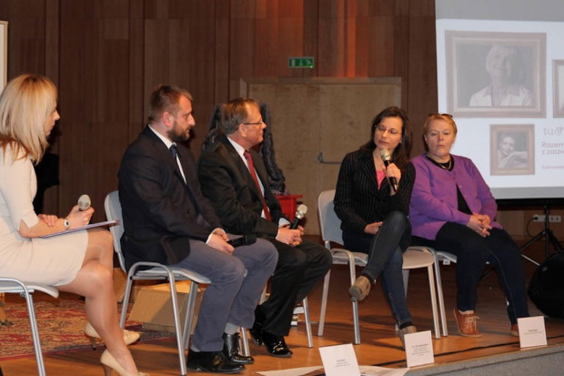 Debata w Sosnowcu dotycząca problemów kobiet z zaawansowanym rakiem piersi Sosnowiec: dyskusja o trudnej sytuacji kobiet z zaawansowanym rakiem piersi