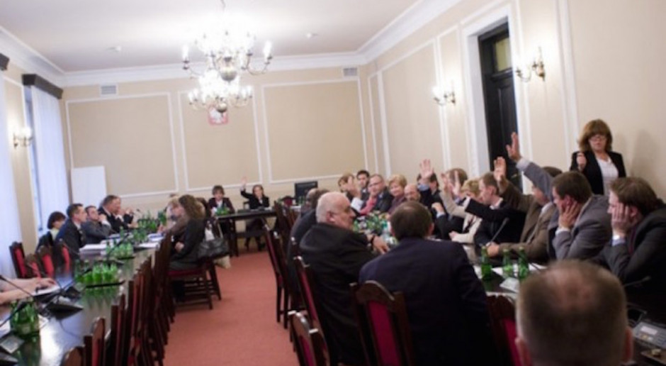 Sejm: ustawa o zdrowiu publicznym na komisji - opozycja krytyczna