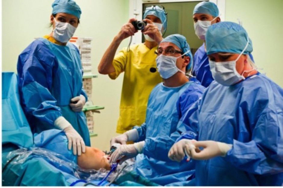 W sieci pokazano nowatorskie zabiegi z ośmiu szpitali Fot. Archiwum RZ Poznań: pierwsza europejska sesja Chirurgii Laryngologicznej Live