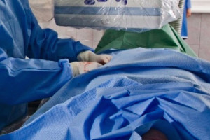 Zielona Góra: lekarze zaszyli w brzuchu pacjenta chustę