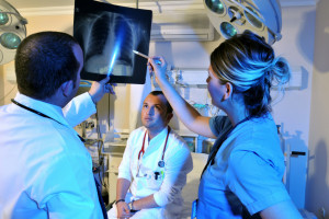 Pacjenci z rakiem płuca apelują do resortu zdrowia o uzupełnienie listy refundacyjnej