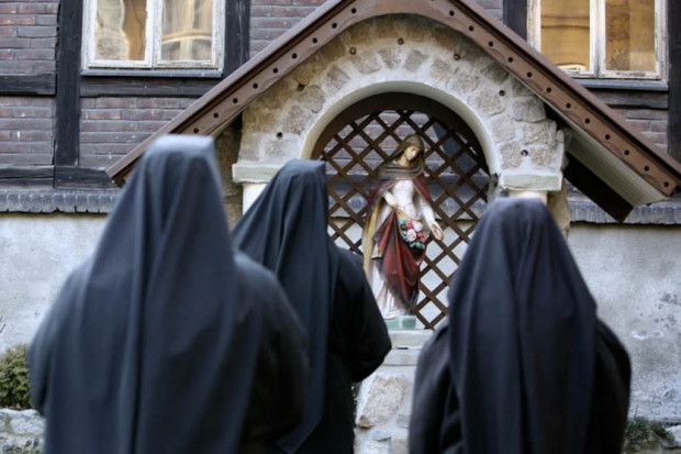 Papież: zadaniem Kościoła jest niesienie pomocy chorym