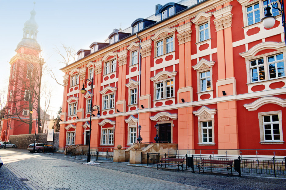 31 proc. respondentów boi się wietrzenia mieszkań. Nie każdy może mieszkać np. w uzdrowisku Cieplice Zdrój (na zdjęciu) i korzystać z czystego powietrza. Fot. Archiwum Raport: prawie co drugi Polak obawia się szkodliwych warunków domowych