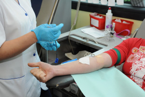 Świętokrzyskie: lekarze apelują o oddawanie krwi, korzystają z niej m.in. chorzy na białaczkę