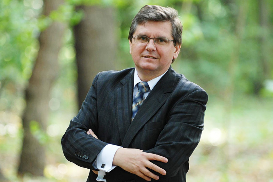 Czesław Hoc wskazuje, że NFZ oszczędza na refundacji a pacjenci dopłacają coraz więcej, Fot. materiały prasowe W prawidłowym modelu dystrybucji leków nie może być równych i równiejszych