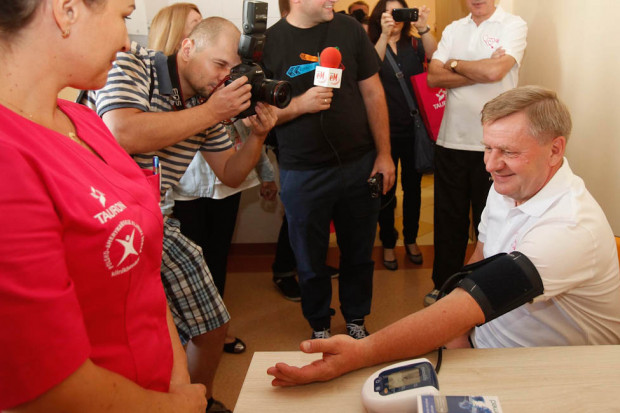 Podczas inauguracji kampanii "Pomyśl ciepło o sercu" Śląskie: początek kampanii "Pomyśl ciepło o sercu"