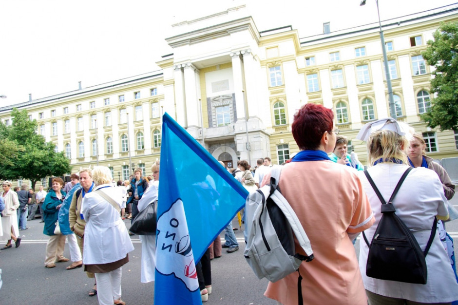 Warszawa, czerwiec 2007 r., tzw. białe miasteczko FOT. PTWP 10 września manifestacja pielęgniarek w Warszawie, potem strajk