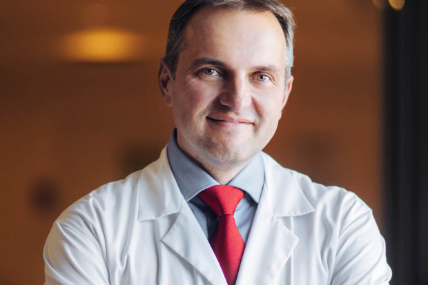 Dr Janusz Jaszczyński, specjalista urolog i chirurg ogólny w szpitalu św. Rafała w Krakowie Rak porażony prądem, czyli o nowoczesnej metodzie leczenia nowotworów