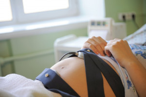 Szef krakowskiego szpitala: mamy ciężarne z Covid-19, wymagające pilnego zakończenia ciąży