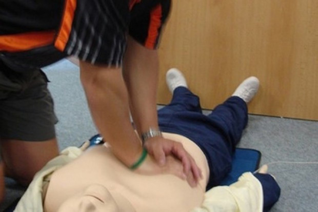 Studenci przeprowadzili sprawnie akcję reanimacyjną Fot. Aerchiwum RZ Kraków: profesor AGH doznał zawału na uczelni - uratowali go studenci