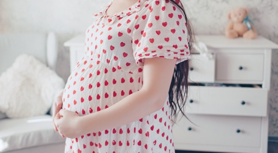 Spanie na plecach podczas ciąży zwiększa ryzyko urodzenia martwego dziecka