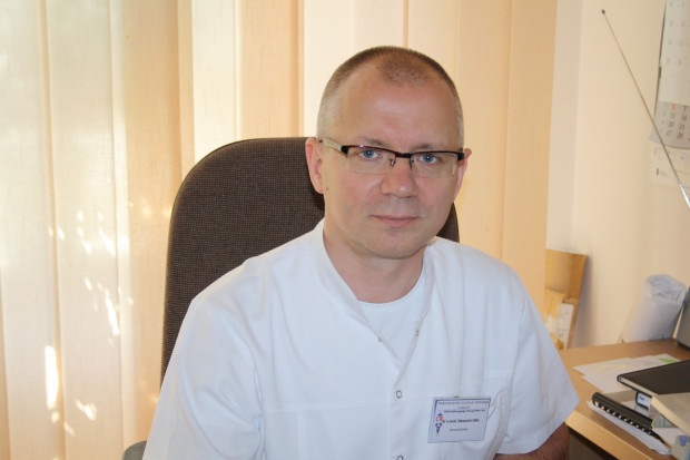 Dr Sławomir Okła, kierownik Kliniki Otolaryngologii, Chirurgii Głowy i Szyi w ŚCO. Fot. mat. prasowe ŚCO Badania w ŚCO: inżynieria tkankowa u chorych z rakami jamy ustnej
