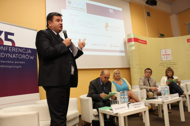 Dyskusja nt. opieki koordynowanej podczas 35 Konferencji Ordynatorów i Kierowników Poradni Reumatologicznych. Fot. mat. prasowe/NIGRiR Opieka koordynowana - co przyniosłaby w reumatologii?