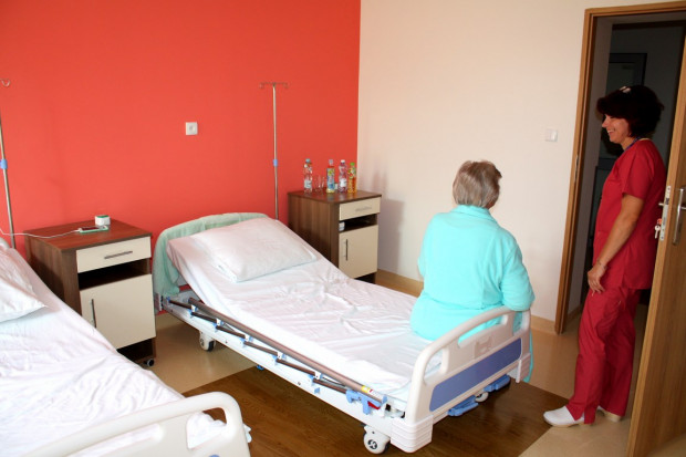 Remont piętra oddziału ginekologiczno-położniczego w tuchowskim szpitalu objął cztery pokoje pacjentek. Fot. Materiały prasowe Tuchów: najpierw remont przeszła porodówka, teraz ginekologia