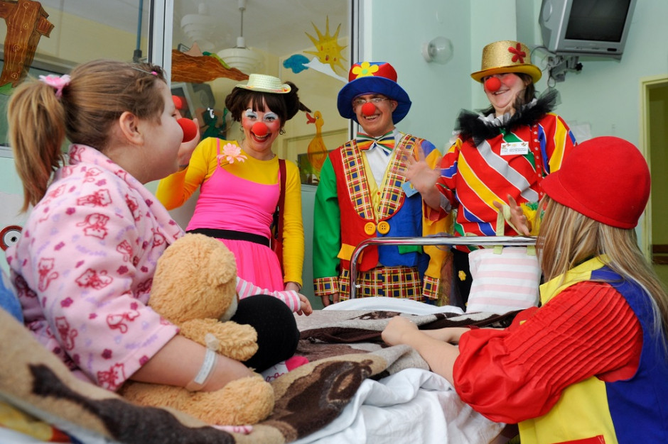 Wsparcie otrzymało jedenaście organizacji, w tym m.in. toruński oddział fundacji Dr Clown z kampanią ''Uśmiech leczy''. Fot. Archiwum Kujawsko-Pomorskie: dotacje dla kilkunastu organizacji ochrony i promocji zdrowia