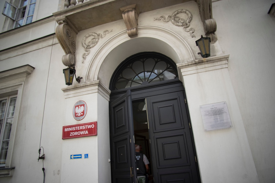 Minister Radziwiłł podziękował prezydentowi za podpisanie ustawy o minimalnych wynagrodzeniach i przekazał szczegółowe wyjaśnienia. Fot. PTWP MZ odpowiedziało prezydentowi ws. wynagrodzeń pracowników ochrony zdrowia