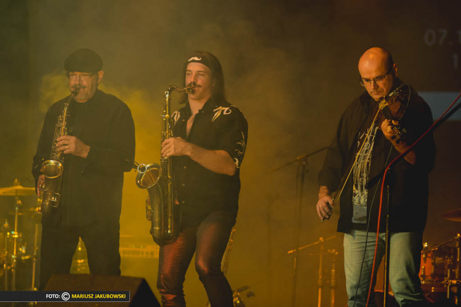 Zespół lekarzy SO z Chicago i Marek Kania (pierwszy z prawej) na scenie Med&Art; FOT. FRK Rock i jazz po dyżurze: lekarze grają, śpiewają, mają swoje festiwale