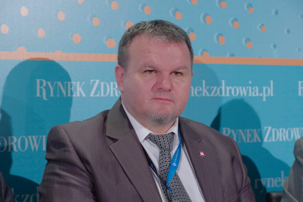 Marek Posobkiewicz, Główny Inspektor Sanitarny wraz z prof. Wysockim podziękowali inspektorom za udział w programie zapobieganie zakażeniom HCV. Fot. PTWP GIS: narada Wojewódzkich Inspektorów Sanitarnych