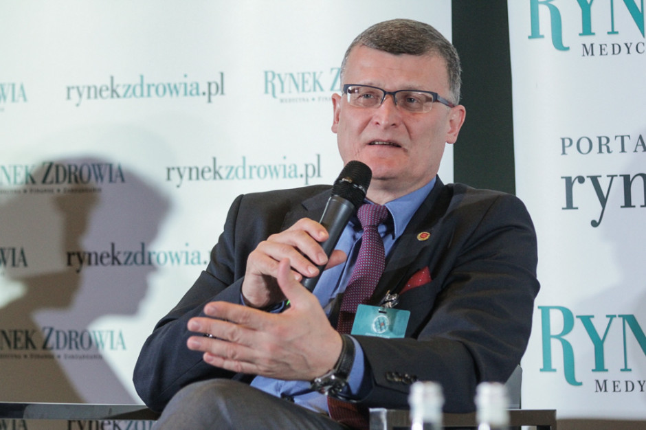 Paweł Grzesiowski: - W szpitalach zaczyna brakować miejsc. FOT. PTWP Grzesiowski: obecnie więcej chorych trafia do szpitali i wymaga wsparcia respiratorem