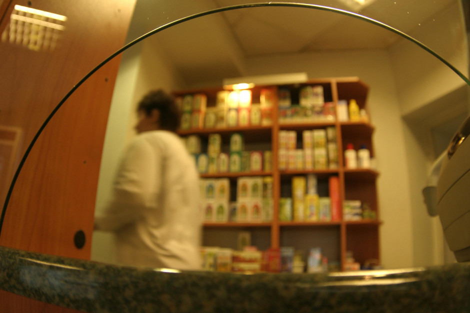 Stowarzyszenie Farmaceutów Katolickich Polski chce, aby aptekarz korzystając z klauzuli sumienia mógł odmówić wydania produktów i wyrobów, których stosowanie jest niezgodne z jego sumieniem. Fot. Andrzej Wawok/PTWP Aptekarze chcą klauzuli sumienia