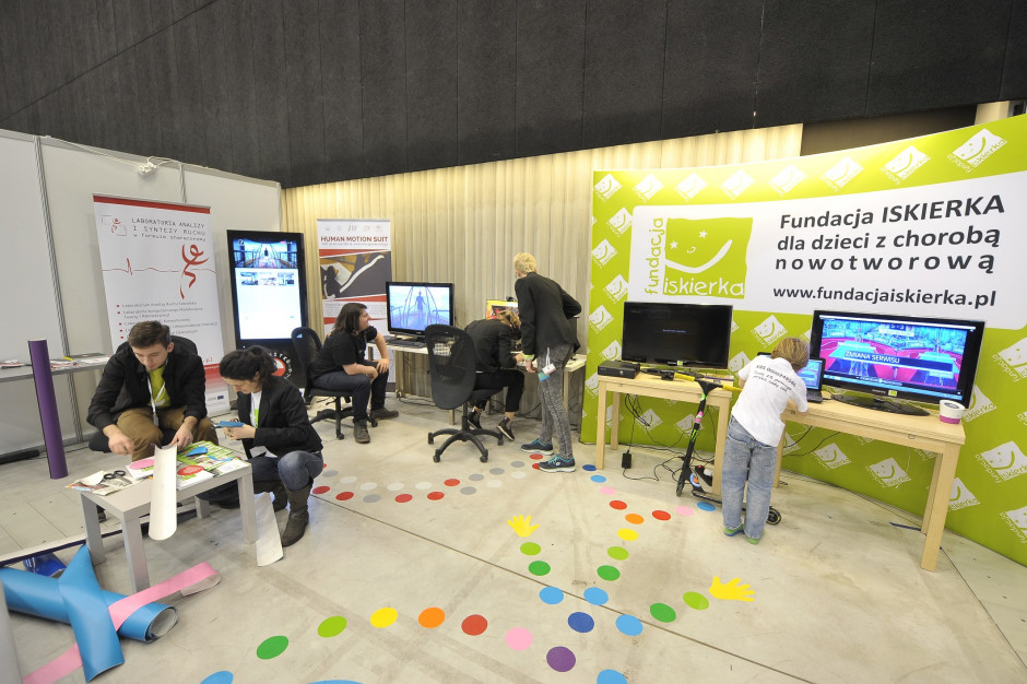 Fundacja Iskierka od 2006 r. zajmuje się budowaniem systemów wsparcia dla dzieci z chorobą nowotworową i ich rodzin. Fot. PTWP Chorzów: w Dziecięcej Orkiestrze Onkologicznej zaśpiewa chór...prezesów