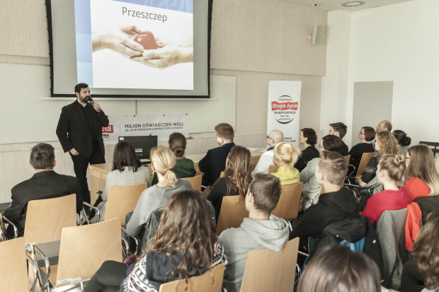 Młodzież z dolnośląskich szkół podczas wykładów z wiedzy o transplantacji w ramach kampanii Drugie życie. Fot. Materiały prasowe Dolnośląskie: wiedzą już, że potrzebne jest 1706 happy end'ów