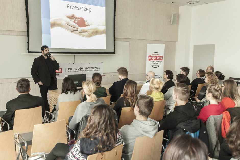 Młodzież z dolnośląskich szkół podczas wykładów z wiedzy o transplantacji w ramach kampanii Drugie życie. Fot. Materiały prasowe Dolnośląskie: wiedzą już, że potrzebne jest 1706 happy end'ów
