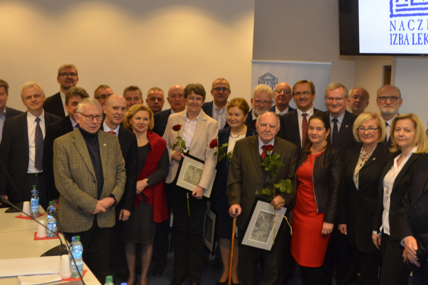 Uczestnicy spotkania z okazji 25-lecia Kodeksu Etyki Lekarskiej. Fot. Katarzyna Strzałkowska, rzecznik NIL 25 lat temu uchwalono Kodeks Etyki Lekarskiej