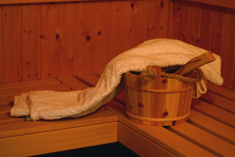 Według naukowców sauna pomaga już w umiarkowanych dawkach, ale częstsze wizyty działają lepiej - wynika z badania. Fot. Flickr/Thomas Wanhoff (CC BY-SA 2.0) Częste wizyty w saunie chronią przed nadciśnieniem?
