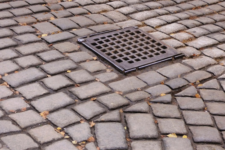 Kalisz: zakaz budowy chodników z kostki betonowej i brukowej - są niebezpieczne. Fot. pixabay.com Kalisz: zakaz budowy chodników z kostki betonowej i brukowej - są niebezpieczne