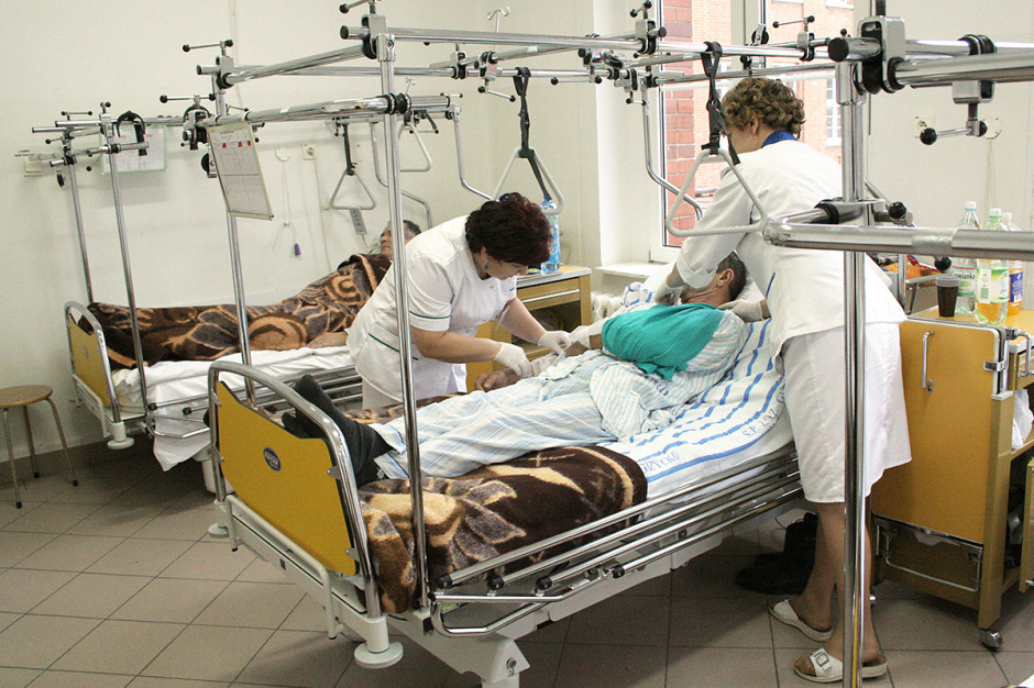 Gdy pielęgniarki padają z nóg: etatowe i kontraktowe